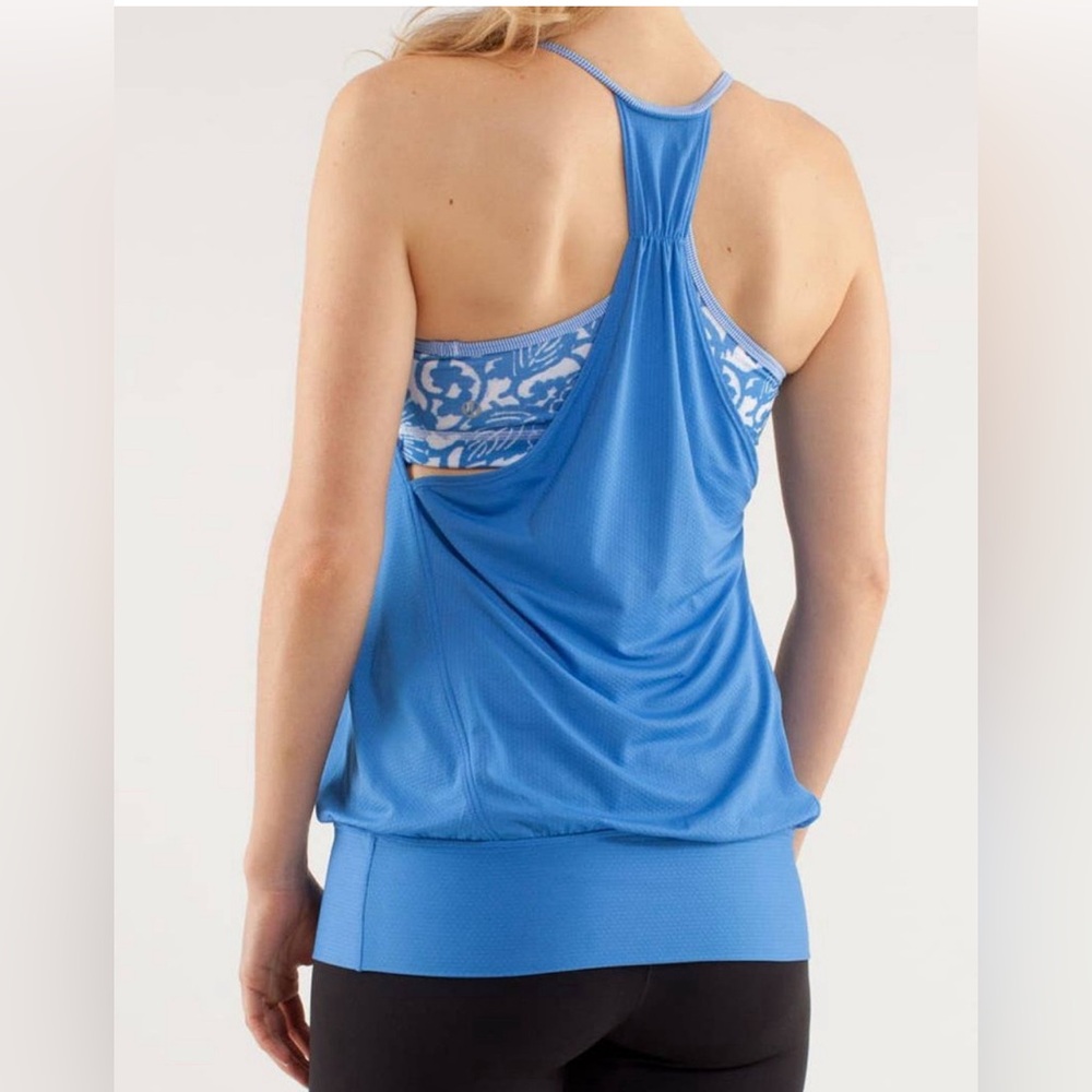 Lululemon No Limits Tank Beachy Floral
Blue White Porcelaine | size 4